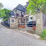 Capital O 92229 Pudak Sari Homestay