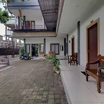 Capital O 92229 Pudak Sari Homestay